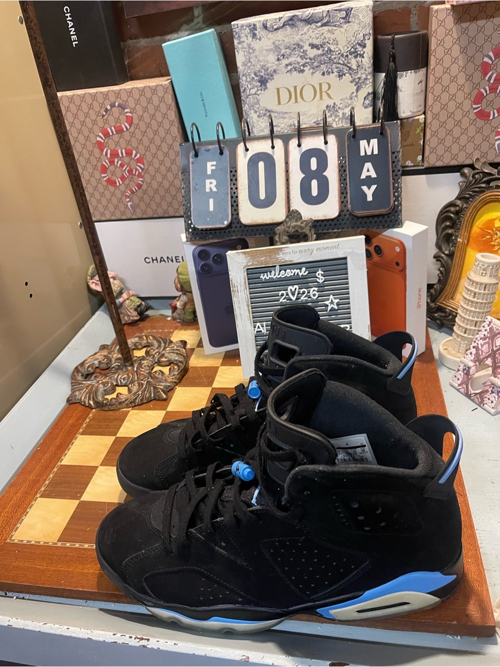 Jordan 6 Retro

UNC

See
